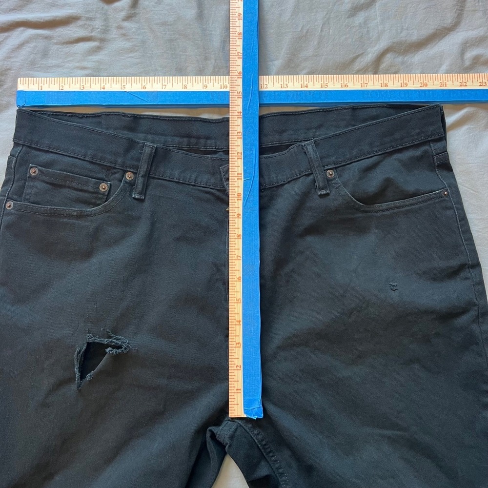 LEVI'S 541 Jeans Mens 42x32 Black Denim Holes Casual Comfort Stretch Paint Stain - Picture 4 of 16